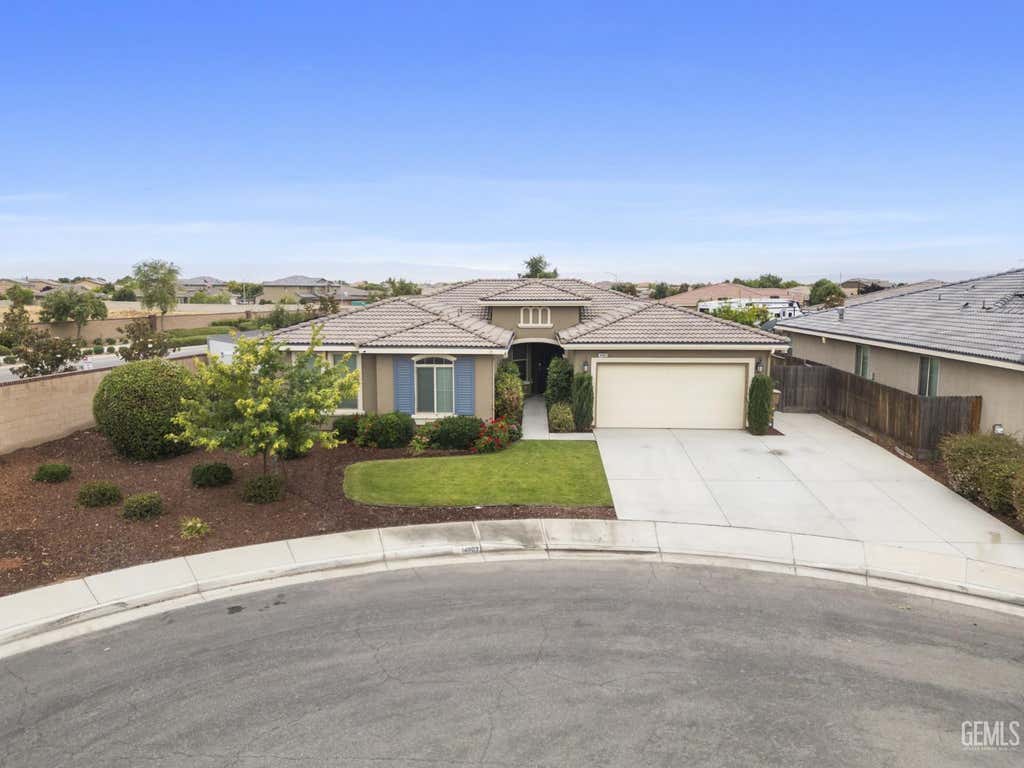 Photo of 14903 Chatsworth Avenue, Bakersfield, CA 93314 (MLS # 202605770)
