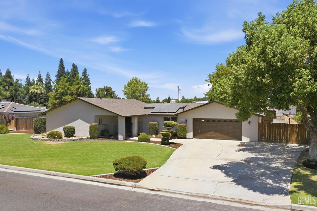 Photo of 13038 Appaloosa Avenue, Bakersfield, CA 93314 (MLS # 202607403)