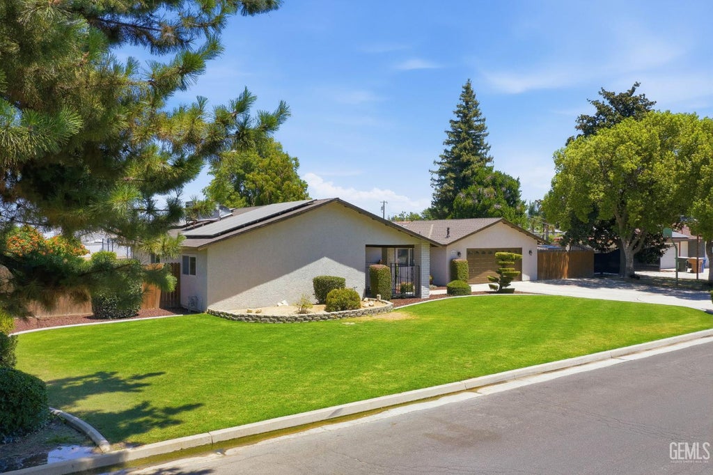 Photo of 13038 Appaloosa Avenue, Bakersfield, CA 93314 (MLS # 202607403)
