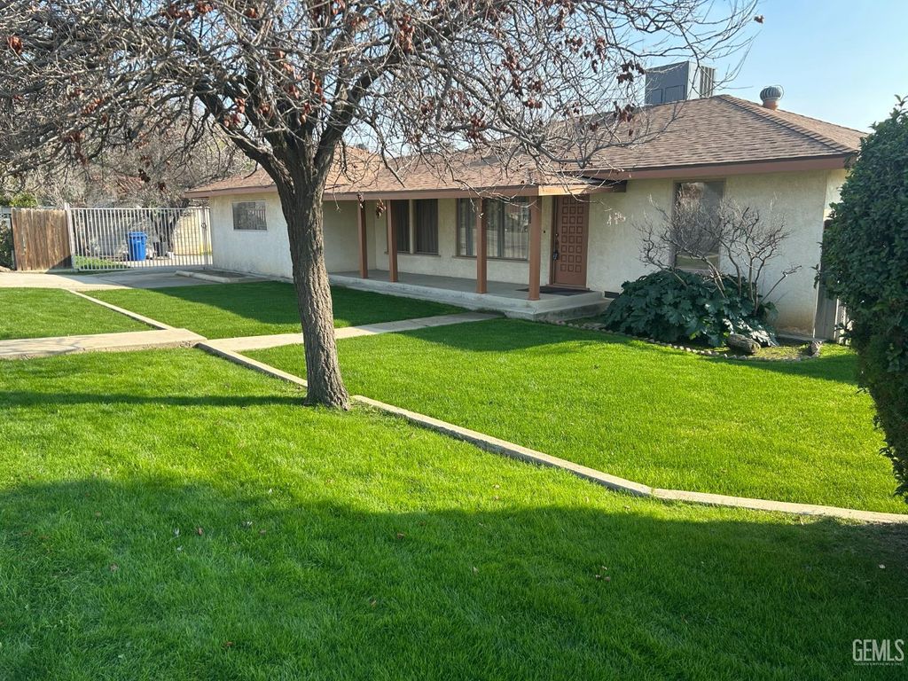 Photo of 2204 Bedford Way, Bakersfield, CA 93308 (MLS # 202600639)