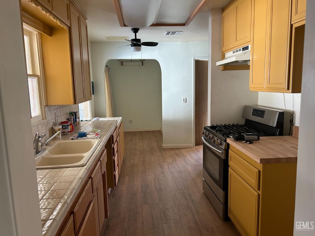 Photo of 2204 Bedford Way, Bakersfield, CA 93308 (MLS # 202600639)