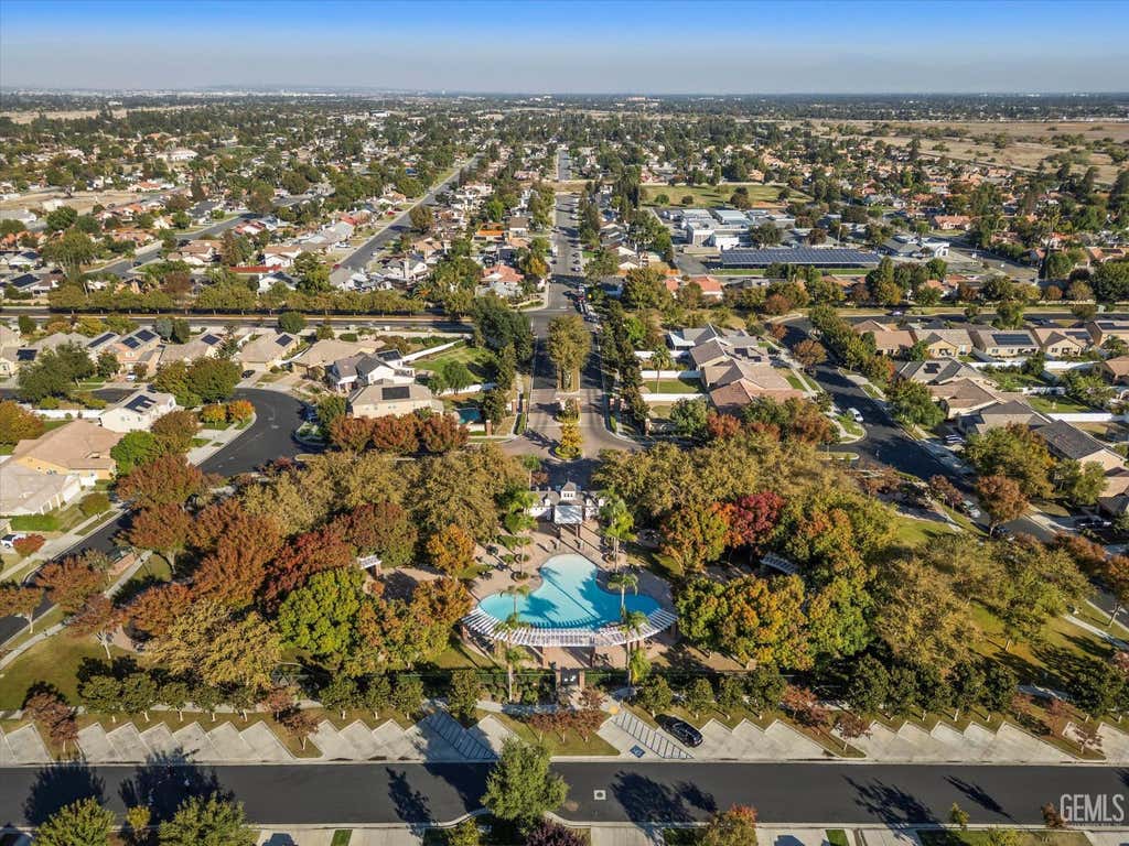 Photo of 308 White Alder Drive, Bakersfield, CA 93314 (MLS # 202601057)