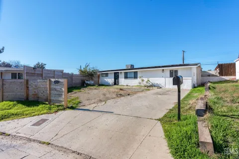909 Oberlin Court, Bakersfield, CA 93305 - MLS#: 202500504