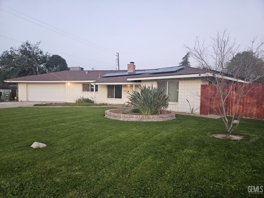 Photo of 318 Adams Street, Wasco, CA 93280 (MLS # 202601151)