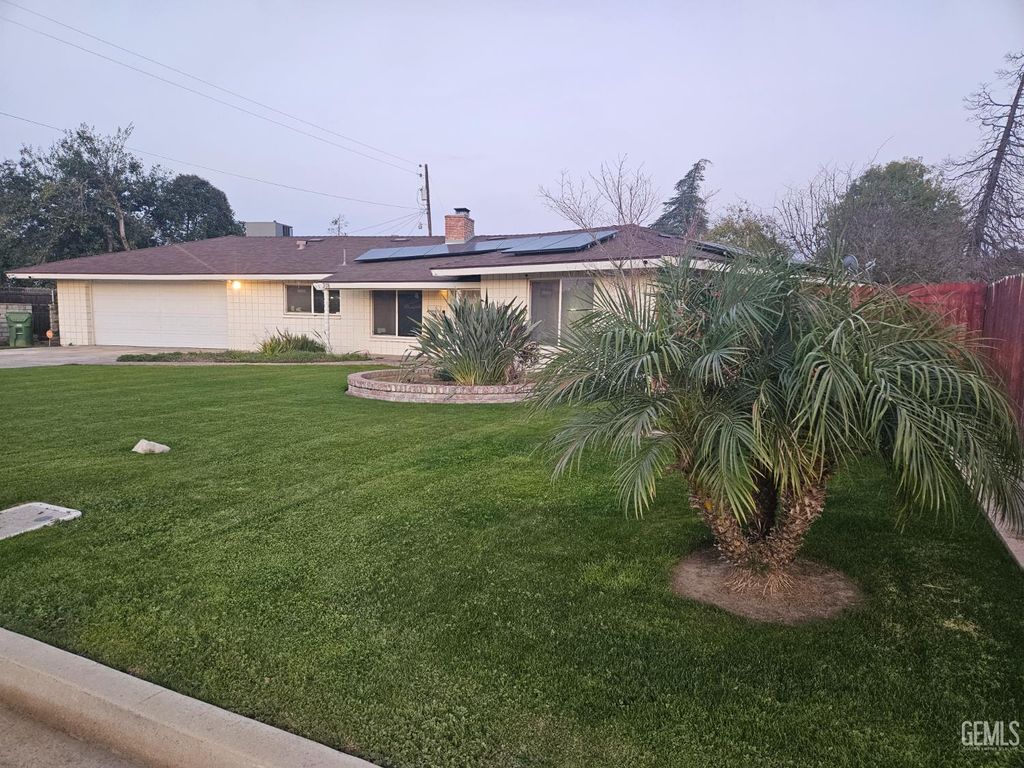 Photo of 318 Adams Street, Wasco, CA 93280 (MLS # 202601151)