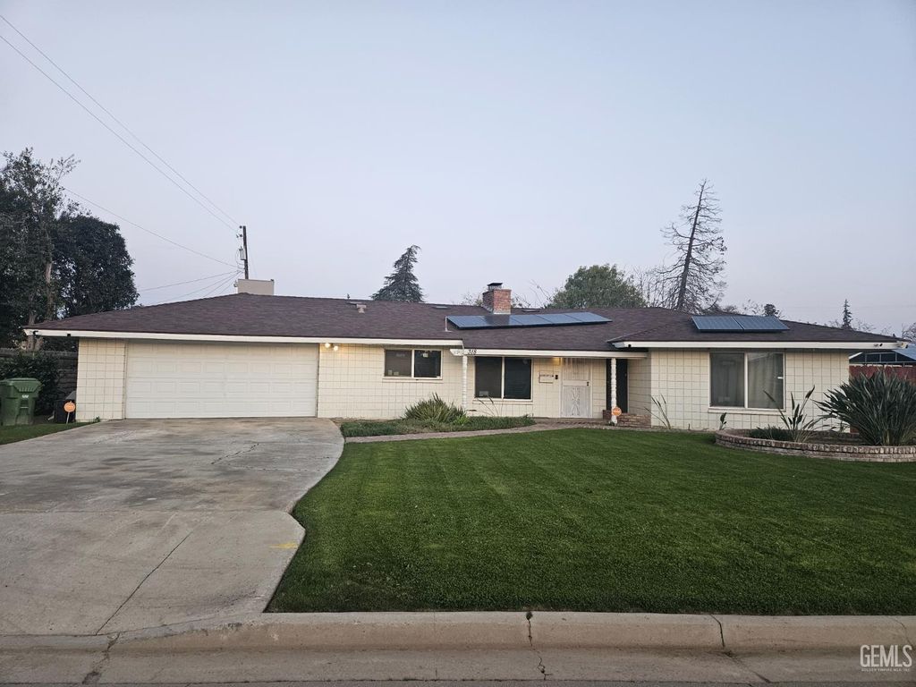 Photo of 318 Adams Street, Wasco, CA 93280 (MLS # 202601151)