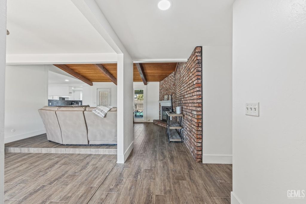 Photo of 3230 W Pryor Ave, Visalia, CA 93277 (MLS # 202602682)