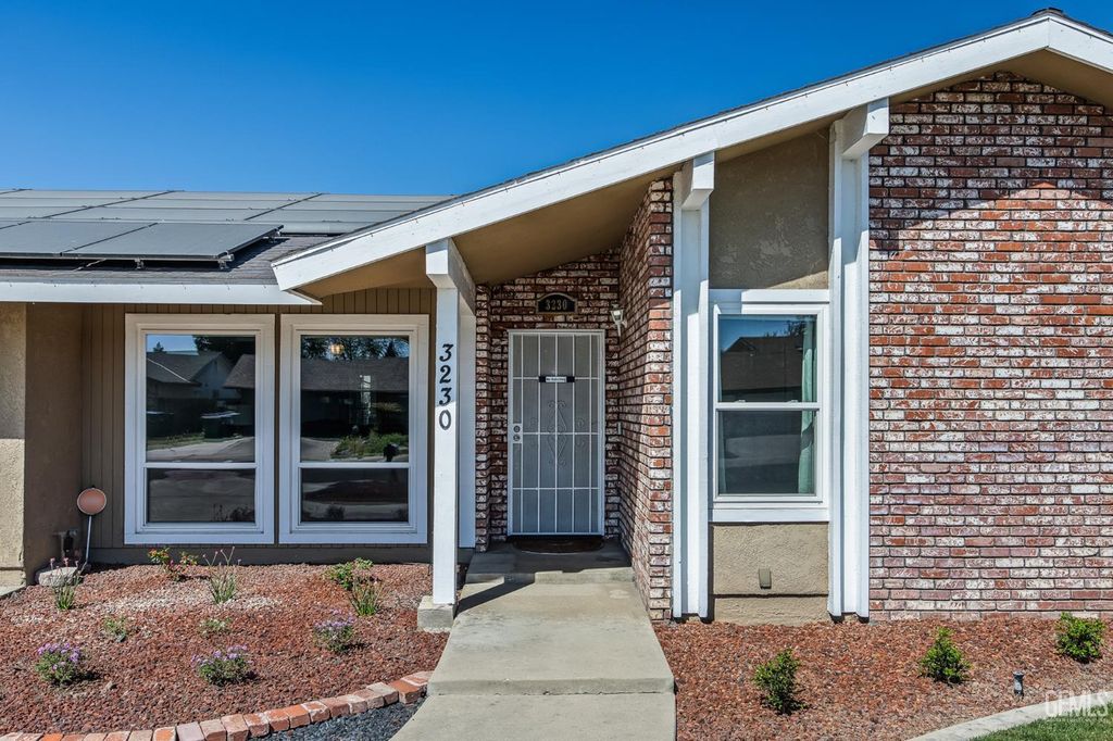 Photo of 3230 W Pryor Ave, Visalia, CA 93277 (MLS # 202602682)
