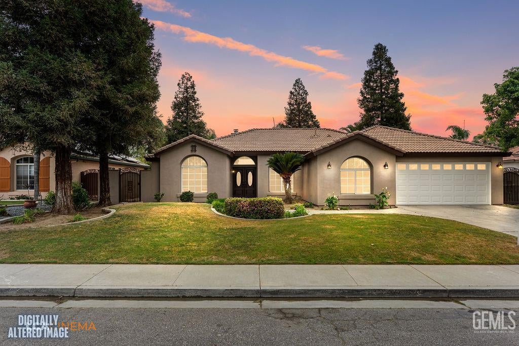 Photo of 10723 Iron Creek Avenue, Bakersfield, CA 93312 (MLS # 202609936)