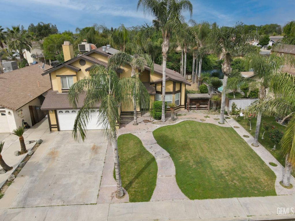 Photo of 5909 Lugene Avenue, Bakersfield, CA 93313 (MLS # 202603409)