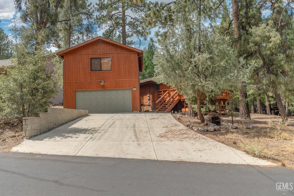 Photo of 2309 Cypress Way, Pine Mountain Club, CA 93222 (MLS # 202609776)