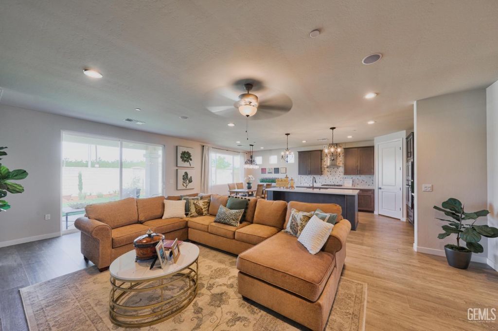 Photo of 11016 Irontooth Ave, Bakersfield, CA 93311 (MLS # 202510650)