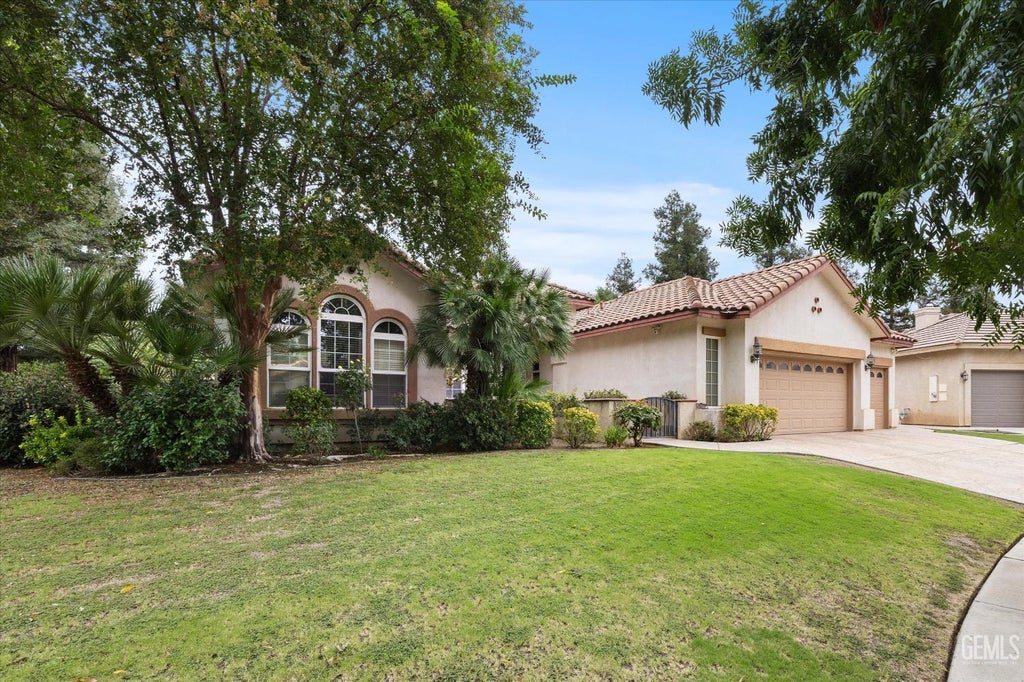 Photo of 10117 Brigadoon Rose Street, Bakersfield, CA 93311 (MLS # 202609327)