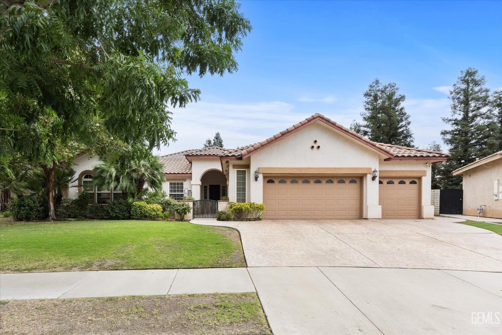 Photo of 10117 Brigadoon Rose Street, Bakersfield, CA 93311 (MLS # 202609327)