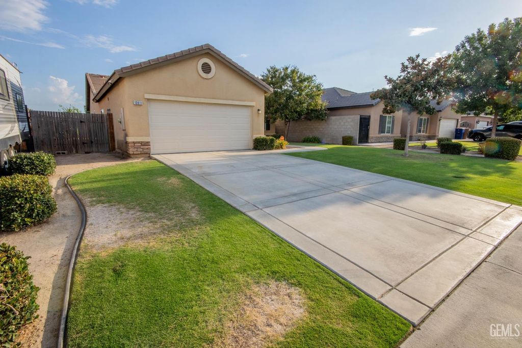 Photo of 10811 Alondra Drive, Bakersfield, CA 93311 (MLS # 202510715)