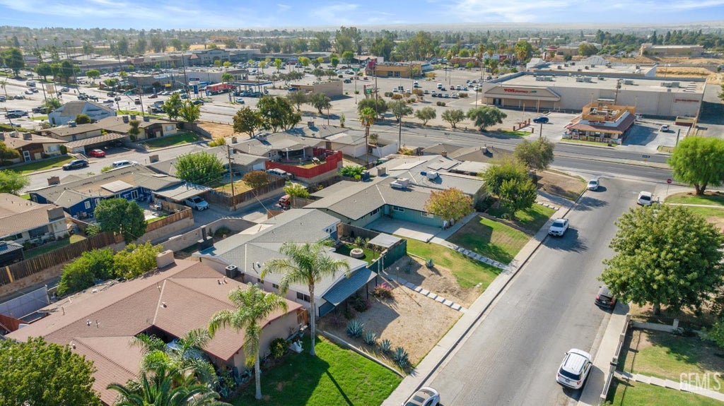 Photo of 2713 Saint Marys Street, Bakersfield, CA 93305 (MLS # 202610092)