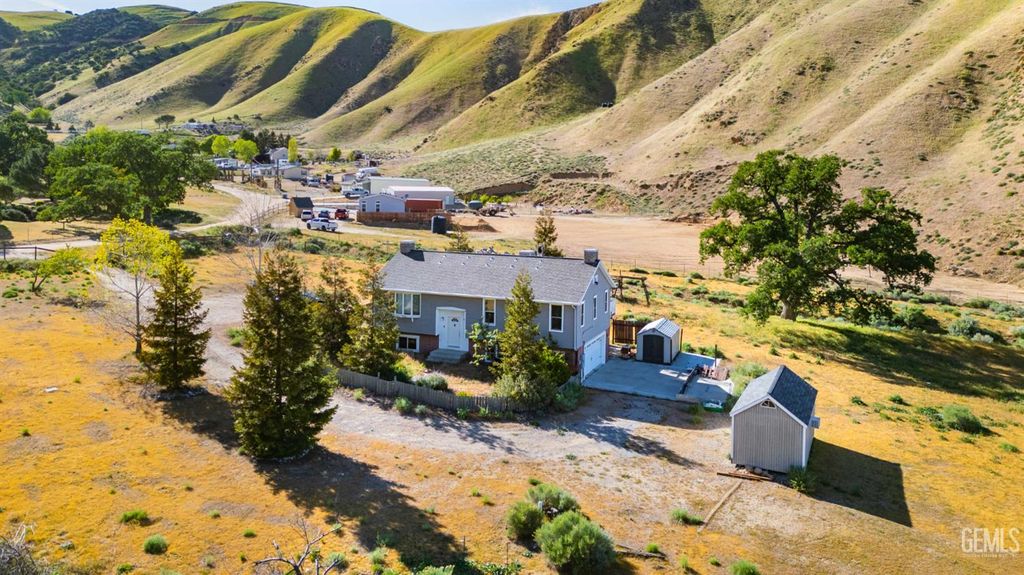 Photo of 364 Lance Avenue, Lebec, CA 93243 (MLS # 202603729)