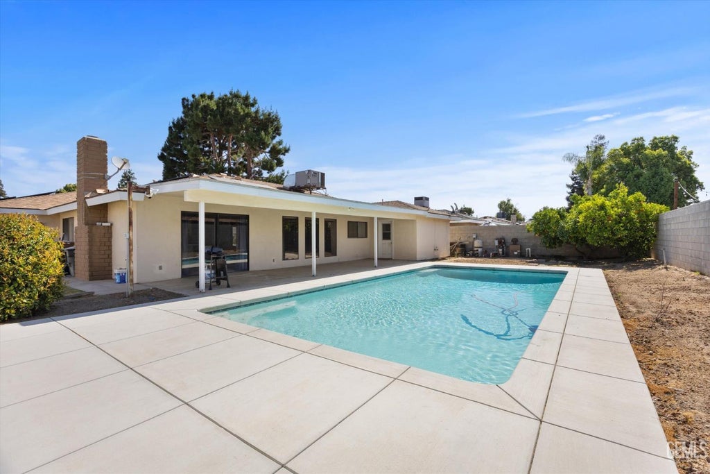 Photo of 6417 Olympia Drive, Bakersfield, CA 93309 (MLS # 202609286)