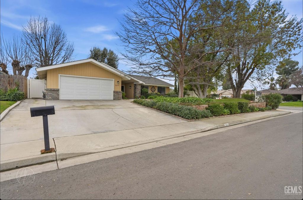 Photo of 7013 Murphys Lane, Bakersfield, CA 93309 (MLS # 202600657)