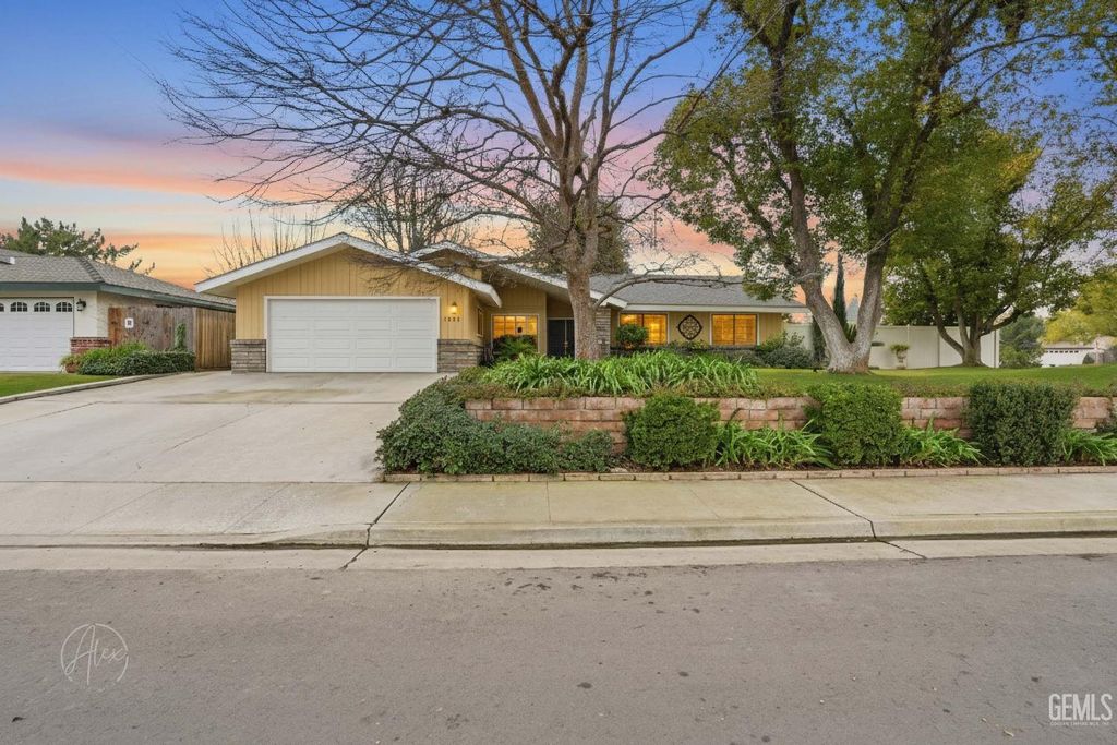 Photo of 7013 Murphys Lane, Bakersfield, CA 93309 (MLS # 202600657)