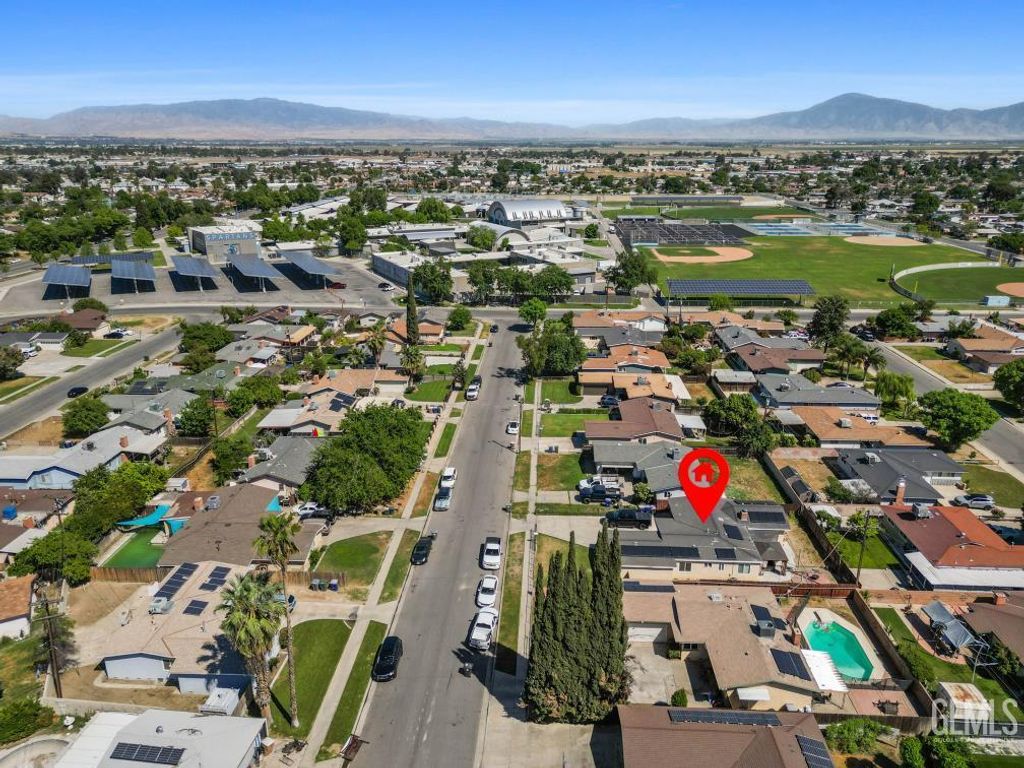 Photo of 1325 Carson Avenue, Bakersfield, CA 93304 (MLS # 202603671)