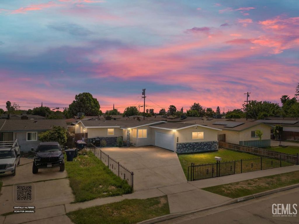 Photo of 1325 Carson Avenue, Bakersfield, CA 93304 (MLS # 202603671)