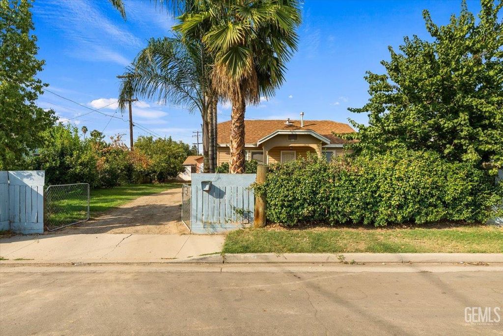Photo of 508 Beardsley Avenue, Bakersfield, CA 93308 (MLS # 202511133)