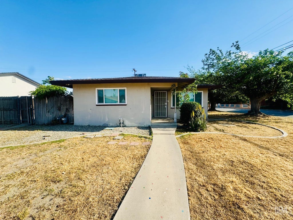 Photo of 3613 Granada Avenue, Bakersfield, CA 93309 (MLS # 202606546)