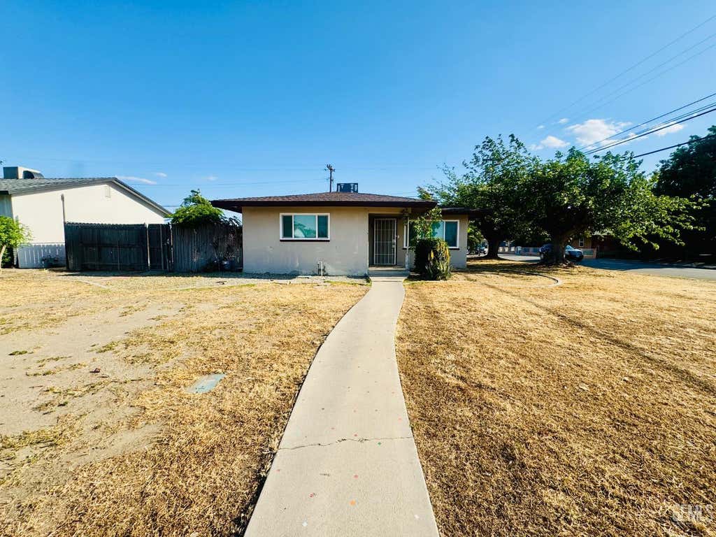 Photo of 3613 Granada Avenue, Bakersfield, CA 93309 (MLS # 202606546)
