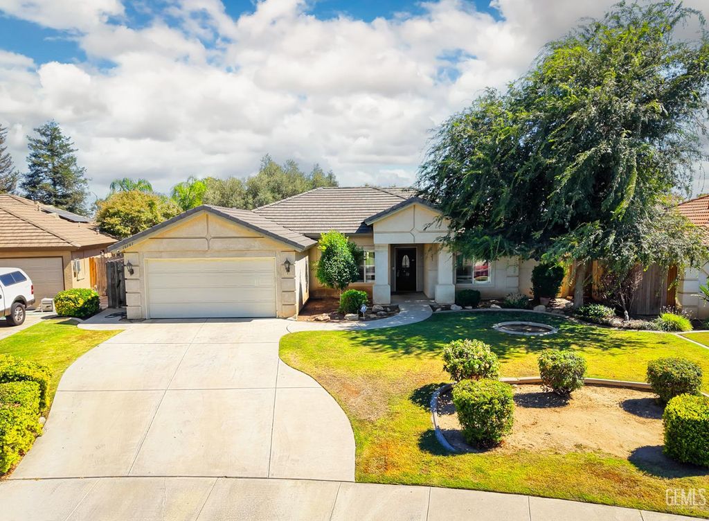 Photo of 10707 Mohican Drive, Bakersfield, CA 93312 (MLS # 202607715)