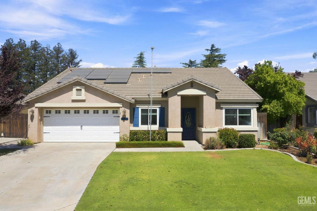 Photo of 10604 Victoria Falls Avenue, Bakersfield, CA 93312 (MLS # 202610101)