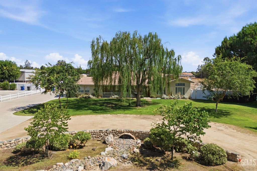 Photo of 7058 Heatherwood DR, Bakersfield, CA 93313 (MLS # 202606174)