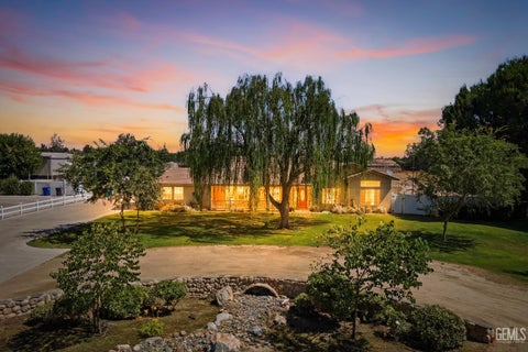 Photo of 7058 Heatherwood DR, Bakersfield, CA 93313 (MLS # 202606174)