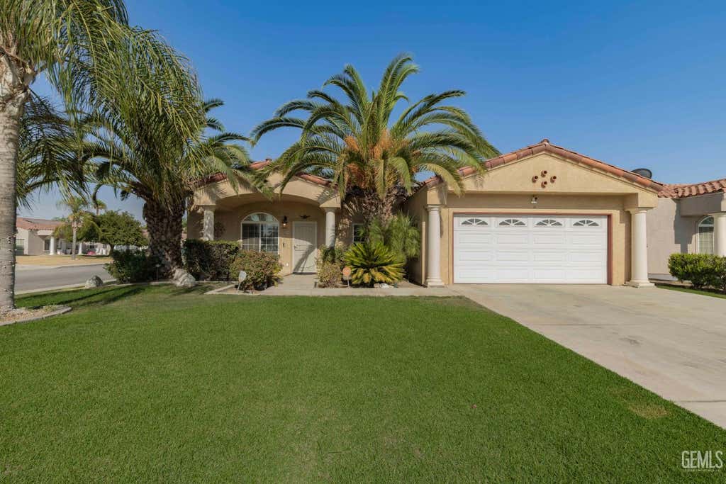 Photo of 8602 Vincenso Way, Bakersfield, CA 93313 (MLS # 202608565)