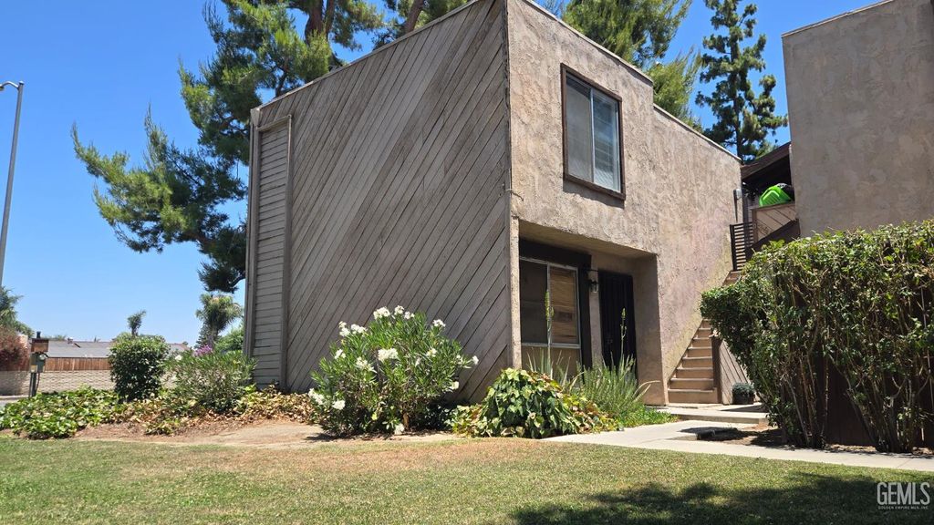 Photo of 6021 Almendra Avenue #C, Bakersfield, CA 93309 (MLS # 202510928)