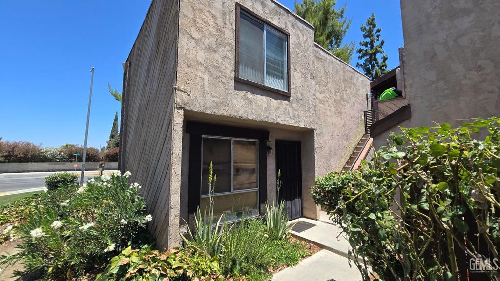 Photo of 6021 Almendra Avenue #C, Bakersfield, CA 93309 (MLS # 202510928)