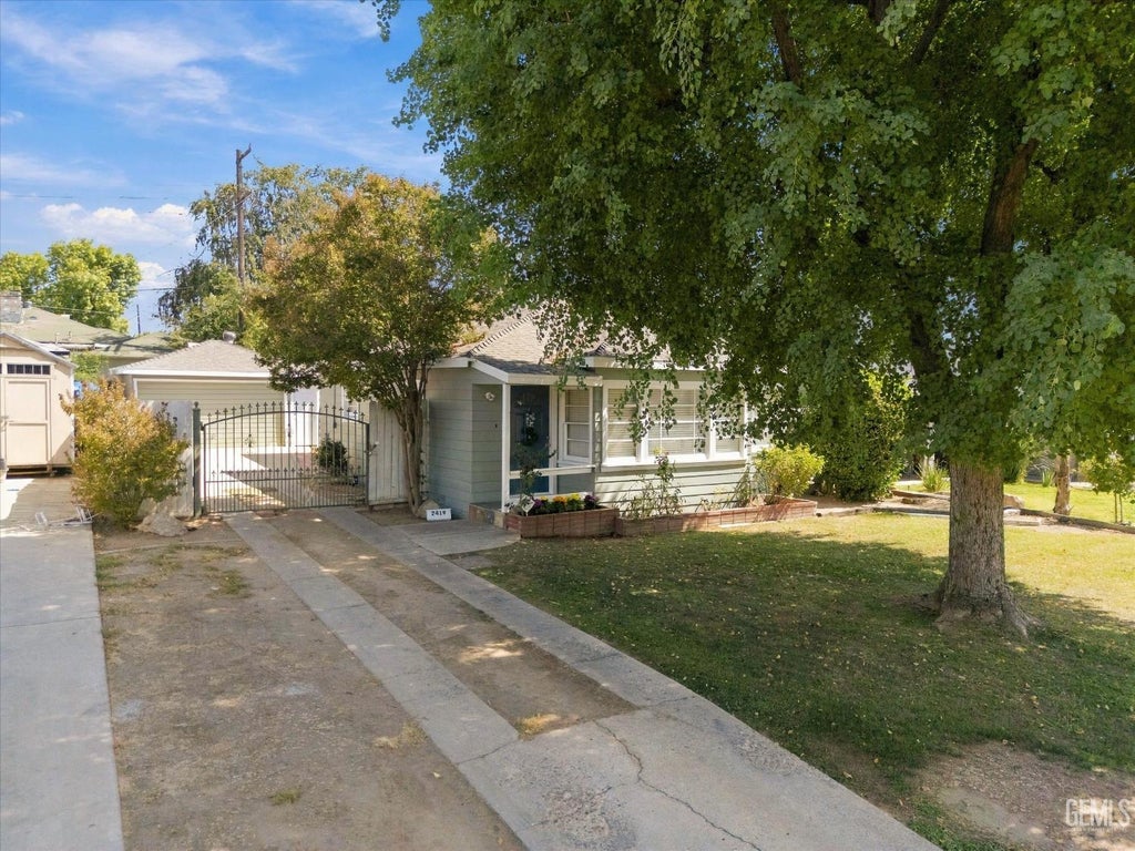 Photo of 2419 Loma Linda Drive, Bakersfield, CA 93305 (MLS # 202610095)