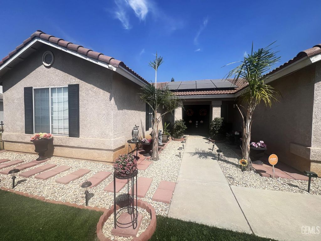 Photo of 6168 W Scott Avenue, Fresno, CA 93723 (MLS # 202510688)