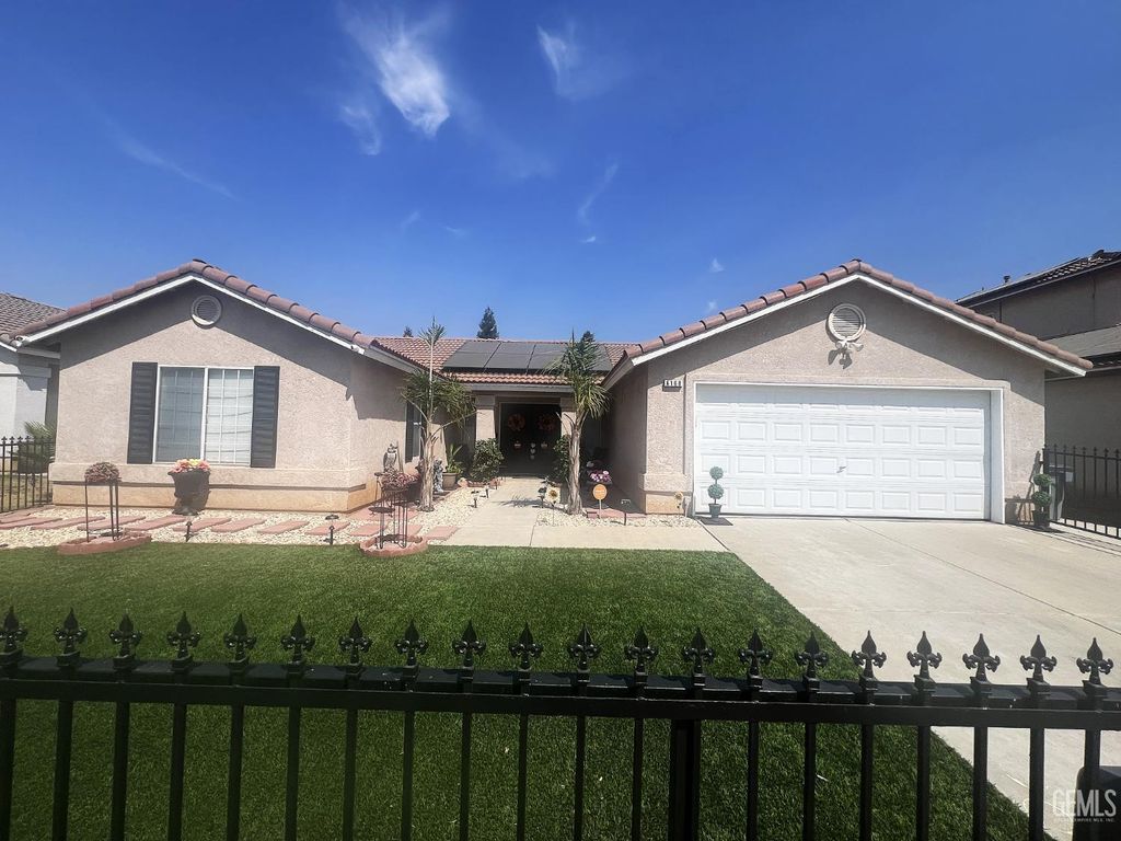 Photo of 6168 W Scott Avenue, Fresno, CA 93723 (MLS # 202510688)