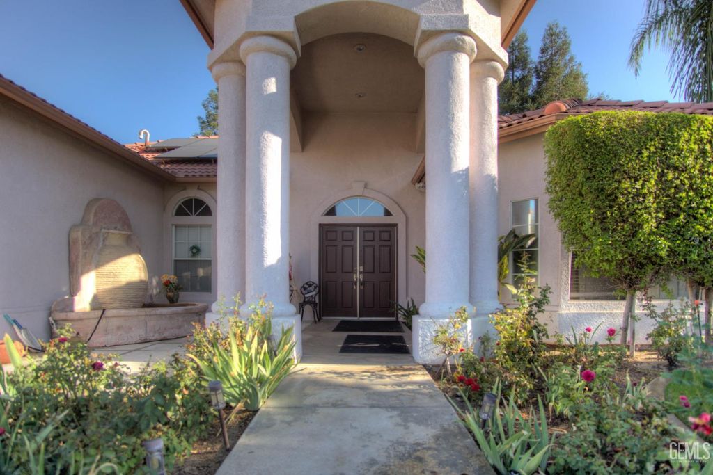 Photo of 10706 Four Bears Drive, Bakersfield, CA 93312 (MLS # 202511099)