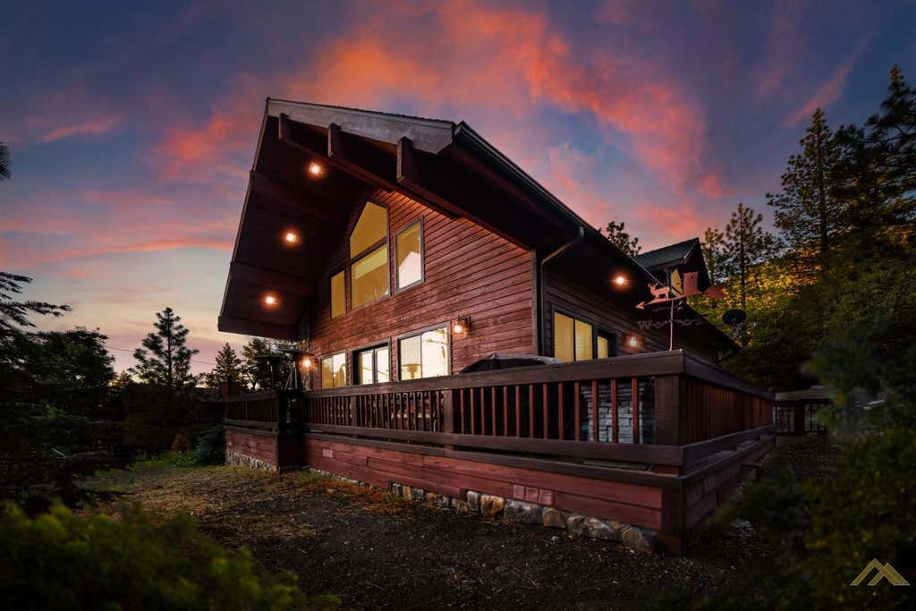 Photo of 1420 Woodland Drive, Pine Mountain Club, CA 93222 (MLS # 202608126)