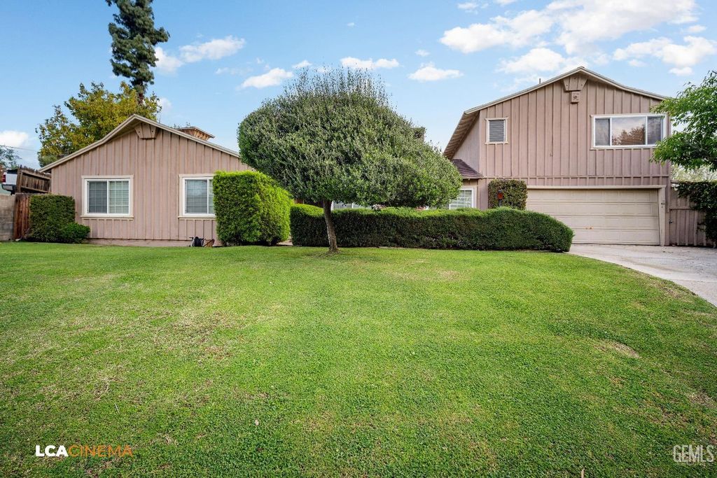 Photo of 2904 Glenwood Circle, Bakersfield, CA 93306 (MLS # 202510327)