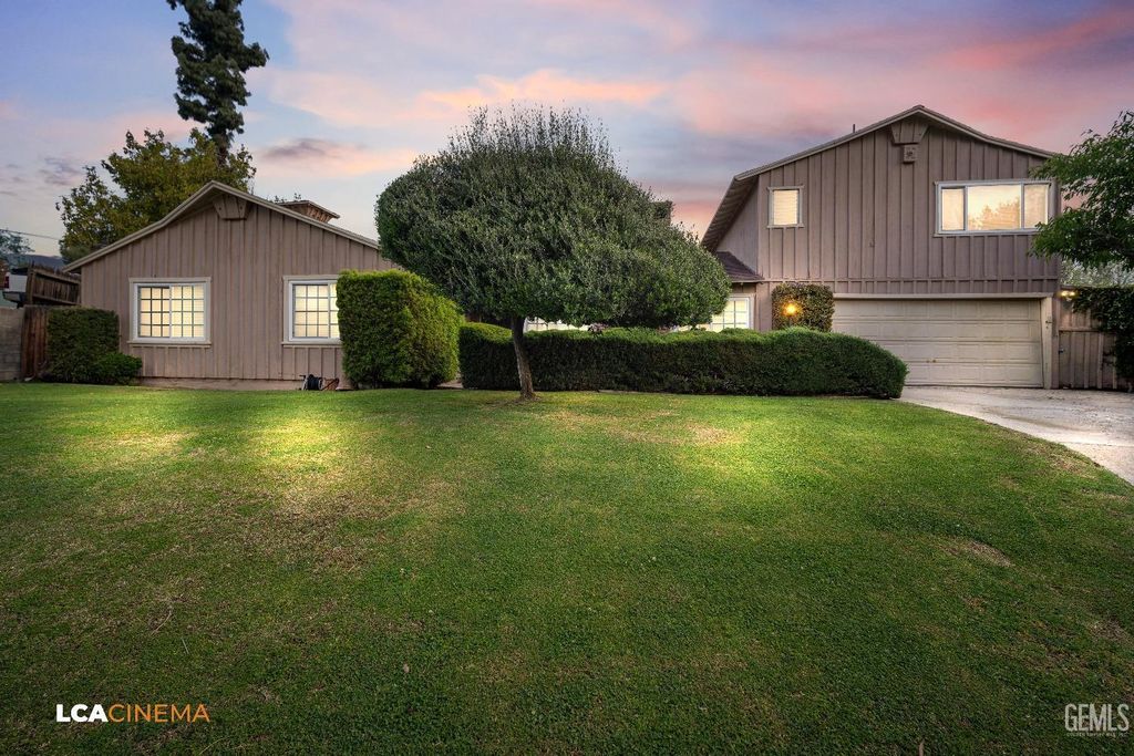 Photo of 2904 Glenwood Circle, Bakersfield, CA 93306 (MLS # 202510327)