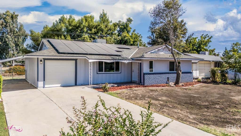 Photo of 6104 Bel Aire Way, Bakersfield, CA 93309 (MLS # 202605925)