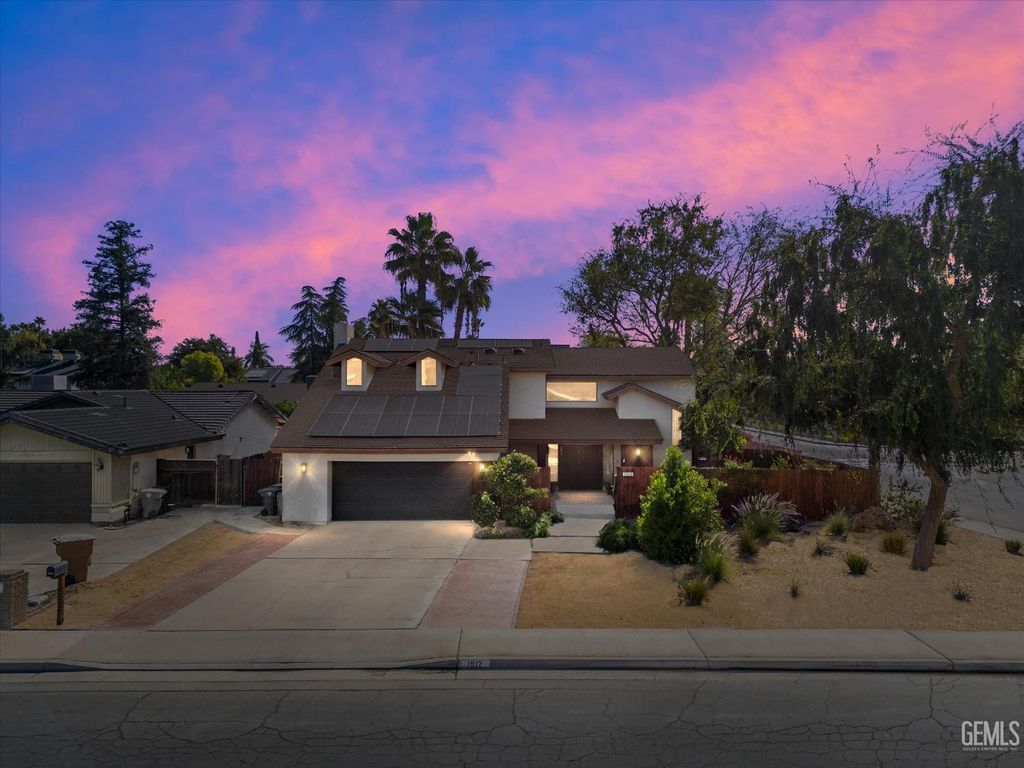 Photo of 1912 Glenbrea Court, Bakersfield, CA 93309 (MLS # 202601916)