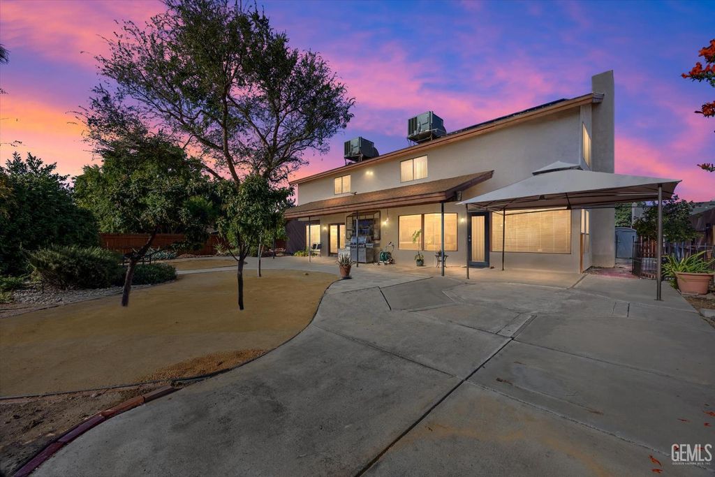 Photo of 1912 Glenbrea Court, Bakersfield, CA 93309 (MLS # 202601916)