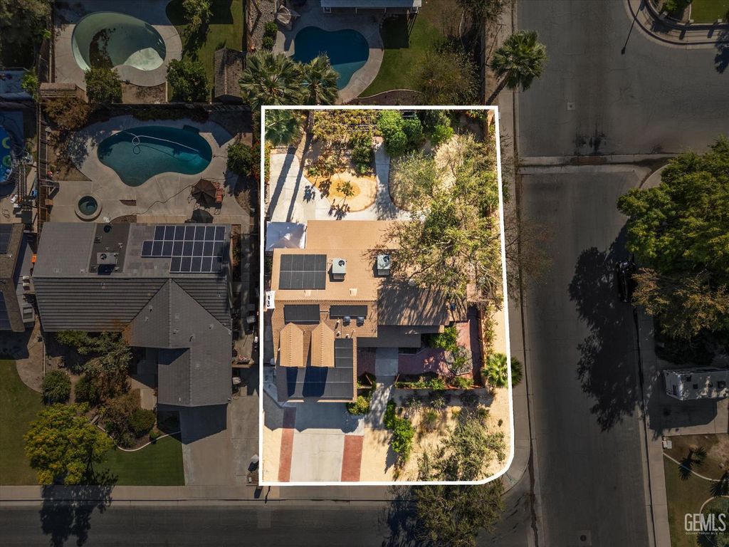 Photo of 1912 Glenbrea Court, Bakersfield, CA 93309 (MLS # 202601916)