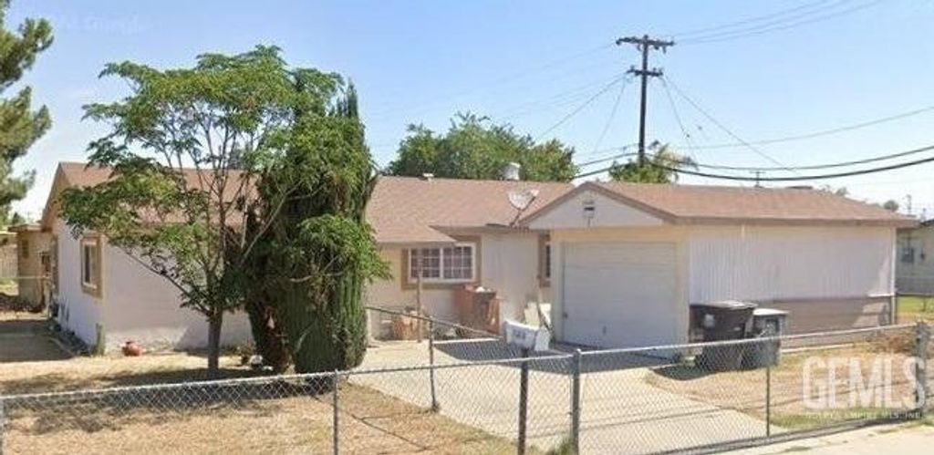 Photo of 2812 Wilson Road, Bakersfield, CA 93304 (MLS # 202608033)