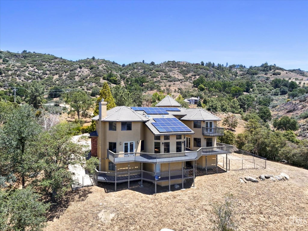 Photo of 24050 Jacaranda Drive, Tehachapi, CA 93561 (MLS # 202605859)