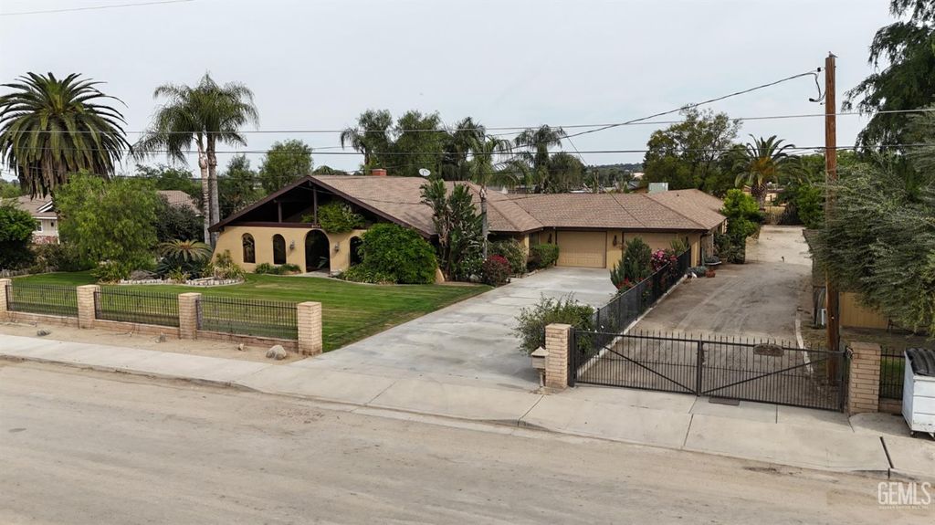 Photo of 6016 E Texas Street, Bakersfield, CA 93307 (MLS # 202603413)